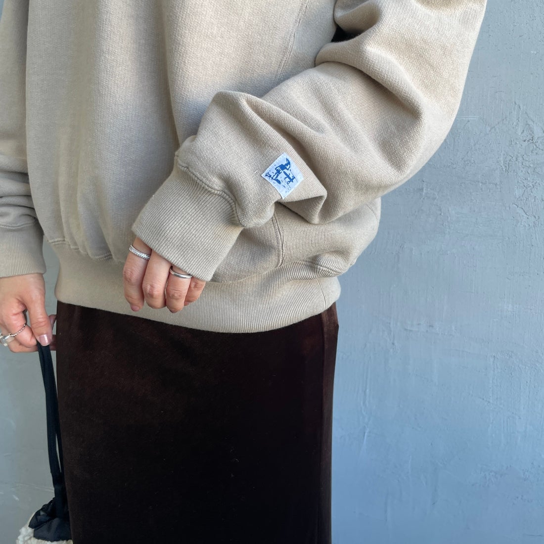 The Endless Summer [エンドレスサマー] 別注 NAP TIME クルーネックスウェット [FH-25774502-JF] BEIGE &&モデル身長：159cm 着用サイズ：S&&