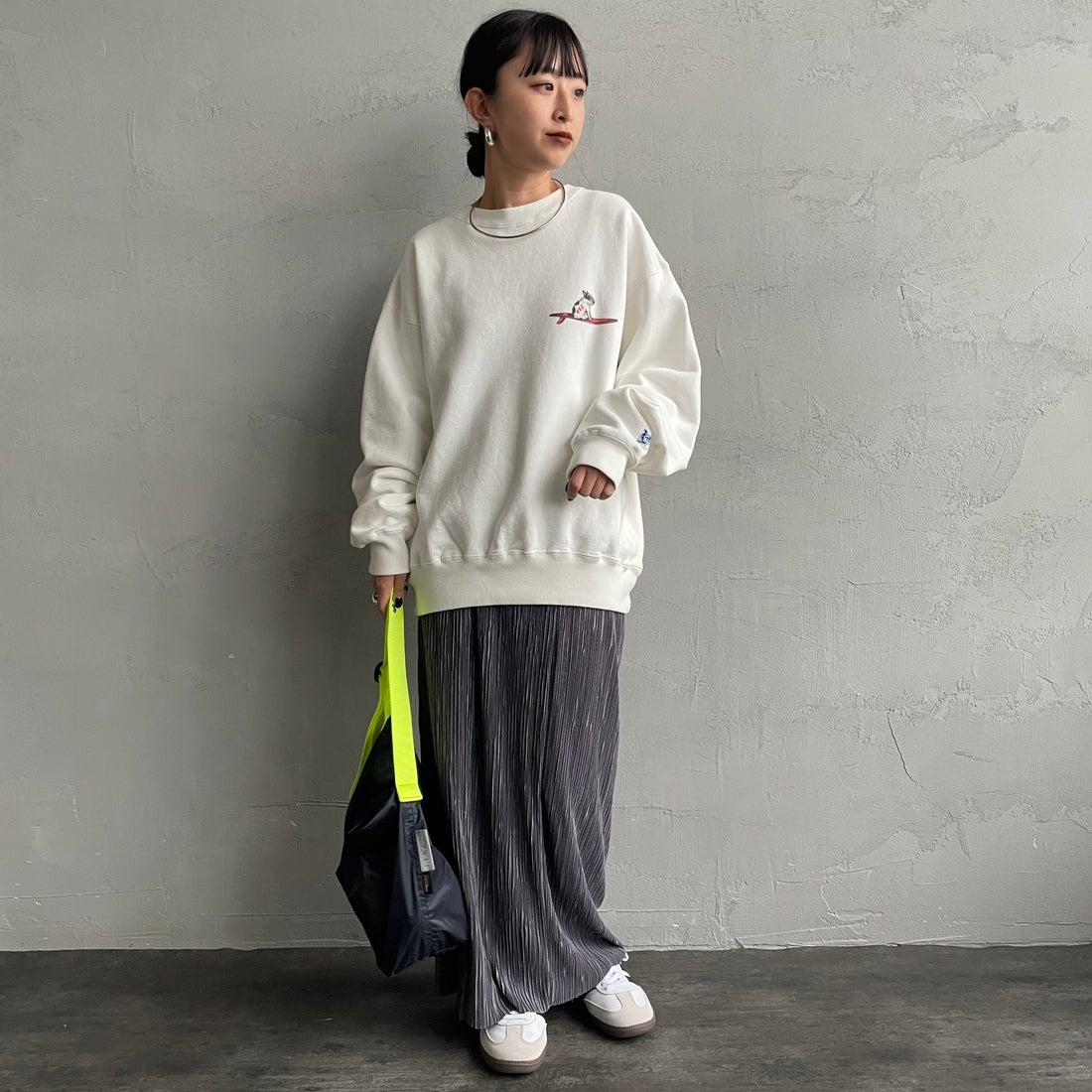 The Endless Summer [エンドレスサマー] 別注 NAP TIME クルーネックスウェット [FH-25774502-JF] WHITE &&モデル身長：150cm 着用サイズ：S&&