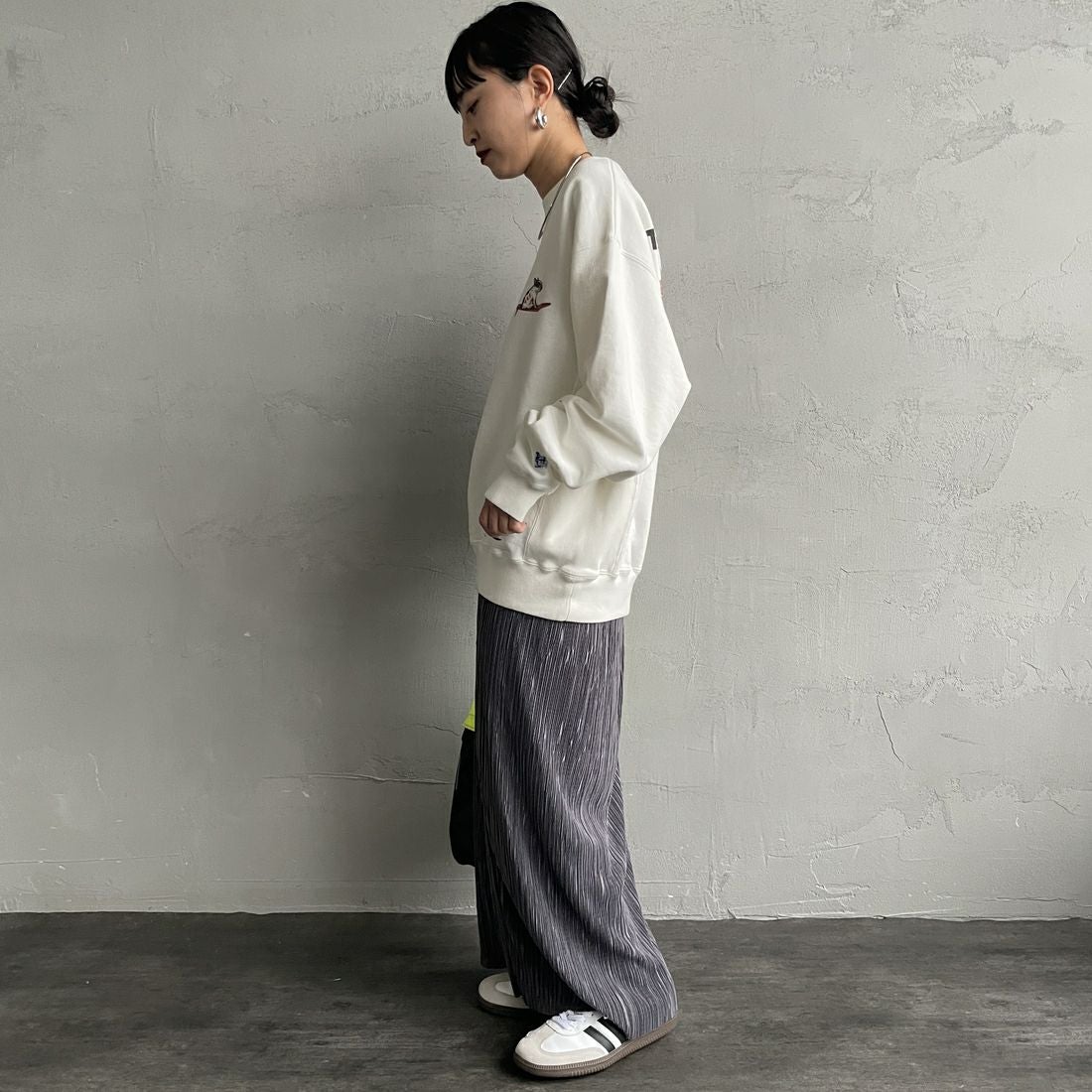 The Endless Summer [エンドレスサマー] 別注 NAP TIME クルーネックスウェット [FH-25774502-JF] WHITE &&モデル身長：150cm 着用サイズ：S&&