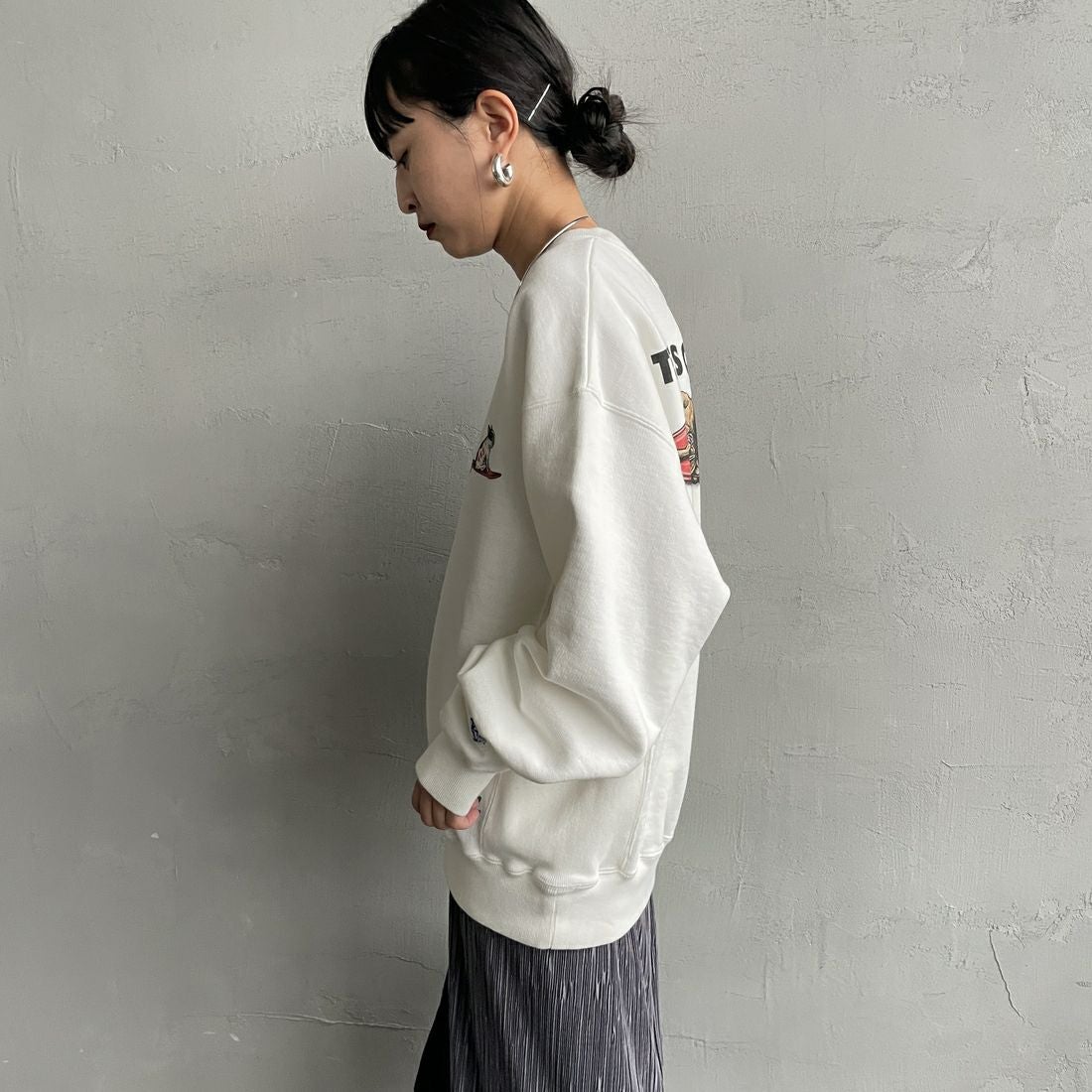 The Endless Summer [エンドレスサマー] 別注 NAP TIME クルーネックスウェット [FH-25774502-JF] WHITE &&モデル身長：150cm 着用サイズ：S&&