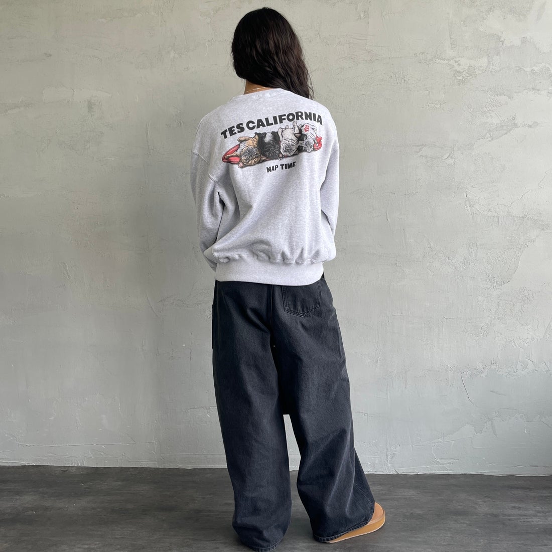 The Endless Summer [エンドレスサマー] 別注 NAP TIME クルーネックスウェット [FH-25774502-JF] GRAY &&モデル身長：162cm 着用サイズ：S&&