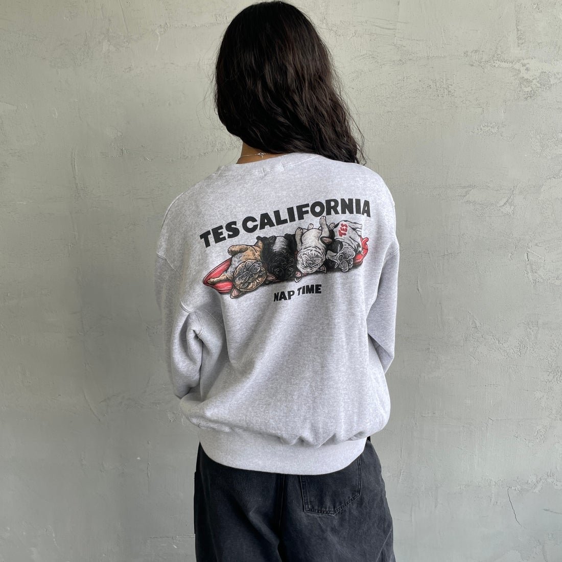 The Endless Summer [エンドレスサマー] 別注 NAP TIME クルーネックスウェット [FH-25774502-JF] GRAY &&モデル身長：162cm 着用サイズ：S&&