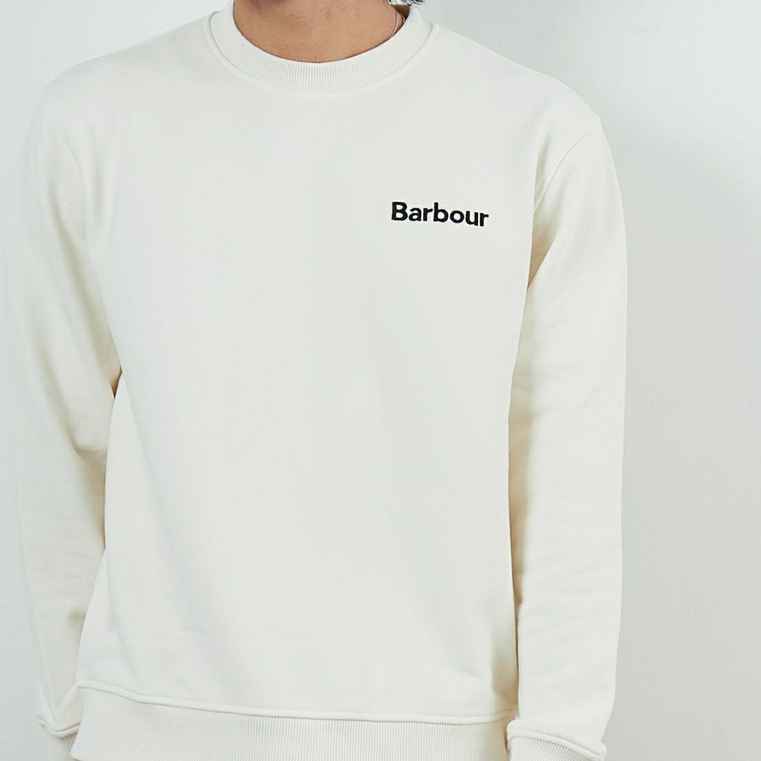 Barbour [バブアー] Allenby ワンポイントロゴスウェット [MOL0721] WH32 &&モデル身長：179cm 着用サイズ：M&&