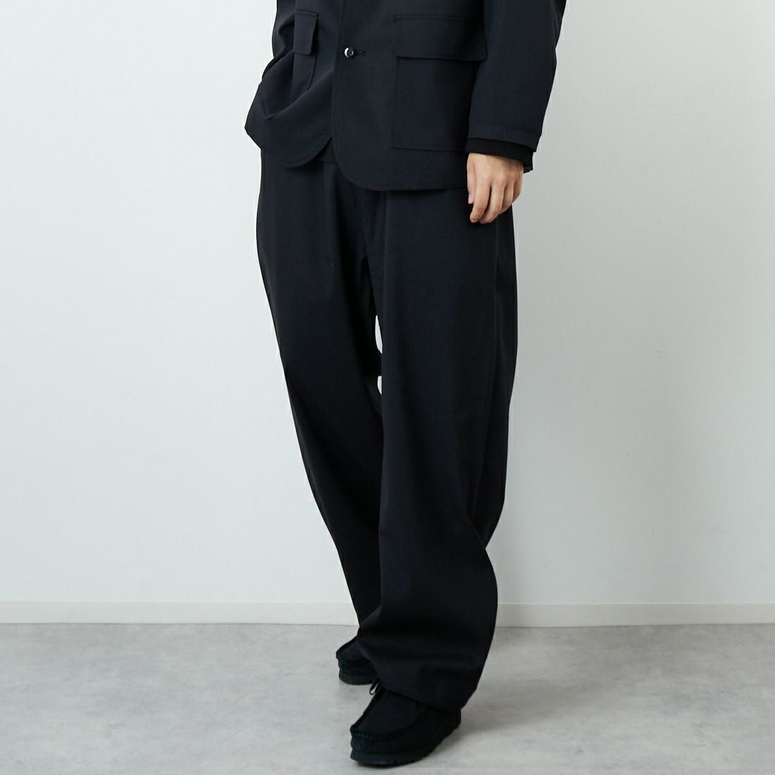 PERS PROJECTS [パースプロジェクト] 別注 イージースラックス [25FW-23093-JF]BLACK &&モデル身長：179cm 着用サイズ：3&&