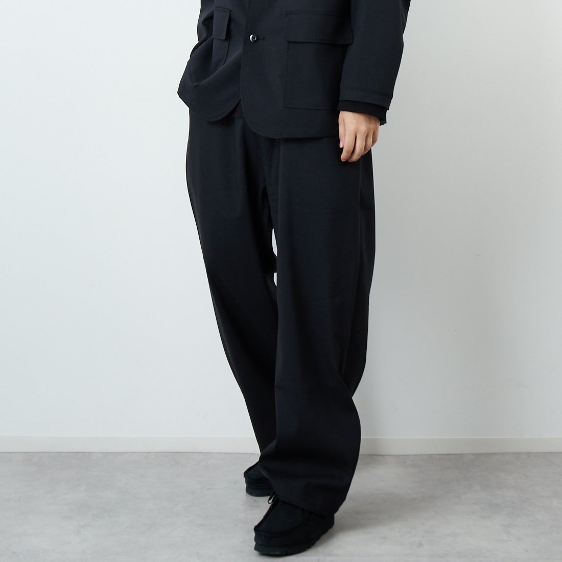 PERS PROJECTS [パースプロジェクト] 別注 イージースラックス [25FW-23093-JF]BLACK &&モデル身長：179cm 着用サイズ：3&&