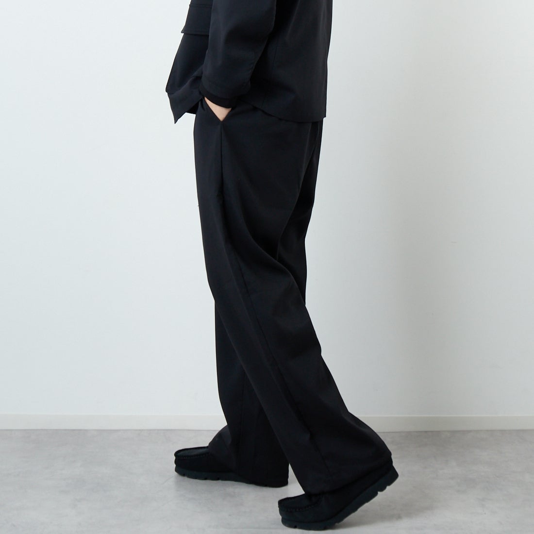 PERS PROJECTS [パースプロジェクト] 別注 イージースラックス [25FW-23093-JF]BLACK &&モデル身長：179cm 着用サイズ：3&&