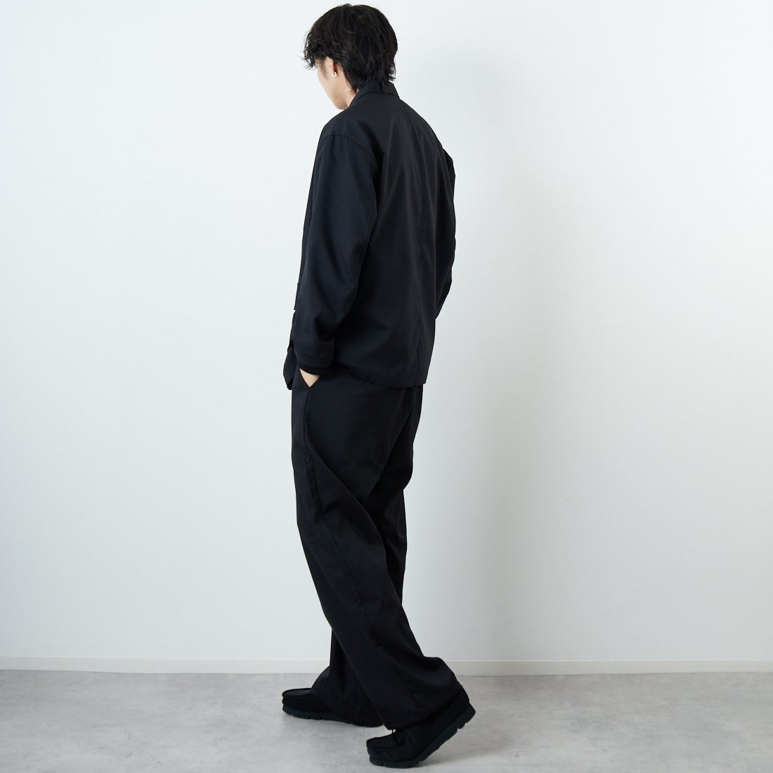 PERS PROJECTS [パースプロジェクト] 別注 イージースラックス [25FW-23093-JF]BLACK &&モデル身長：179cm 着用サイズ：3&&