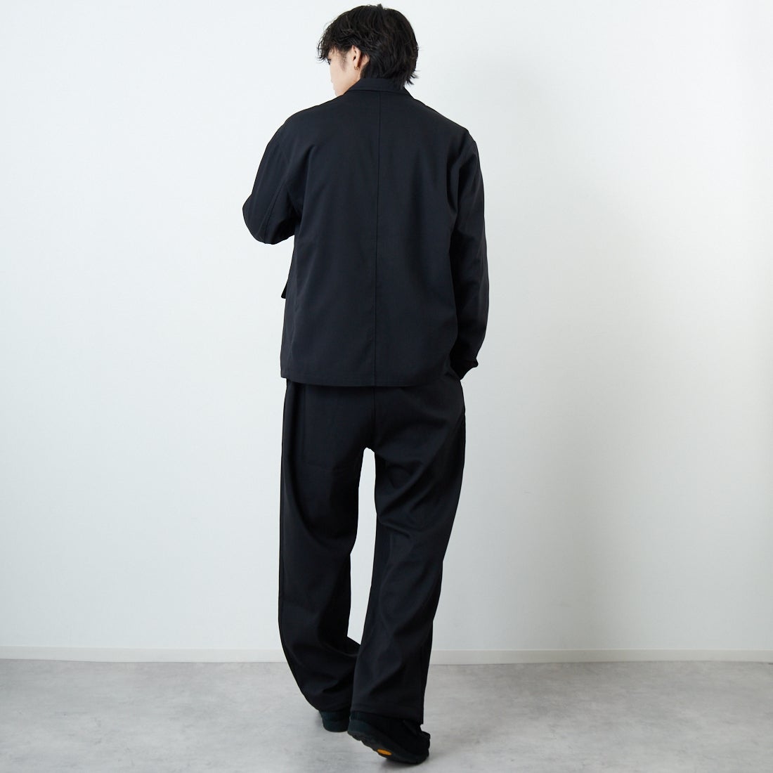 PERS PROJECTS [パースプロジェクト] 別注 イージースラックス [25FW-23093-JF]BLACK &&モデル身長：179cm 着用サイズ：3&&