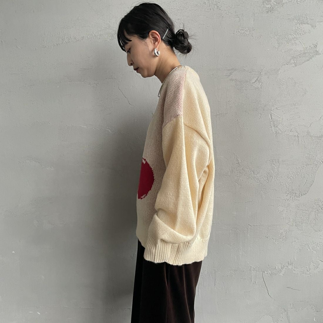 Noir Fabrik [ヌワールファブリック] アソートジャガードニットプルオーバー [NF25131043] 22 BEIGE &&モデル身長：150cm 着用サイズ：F&&