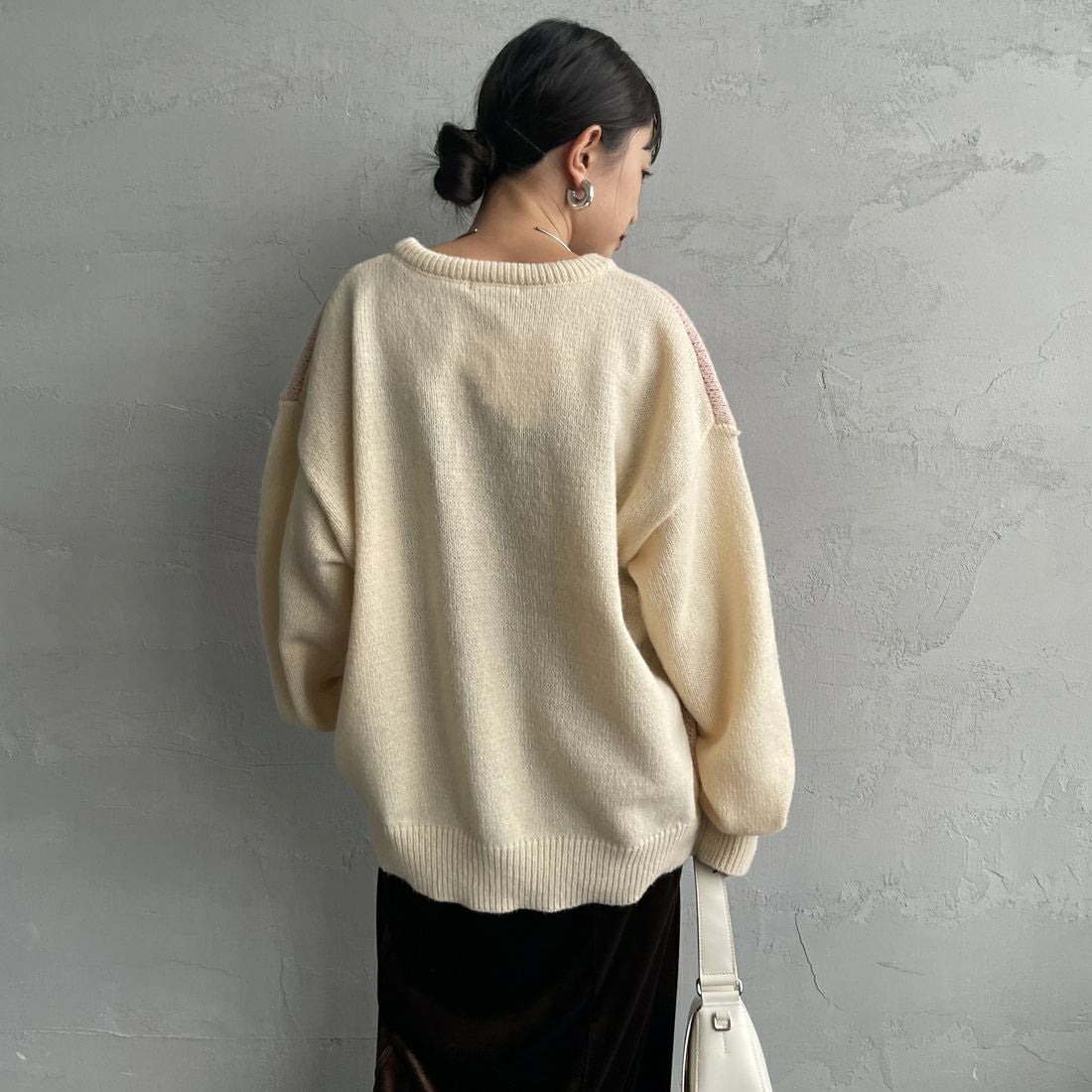 Noir Fabrik [ヌワールファブリック] アソートジャガードニットプルオーバー [NF25131043] 22 BEIGE &&モデル身長：150cm 着用サイズ：F&&