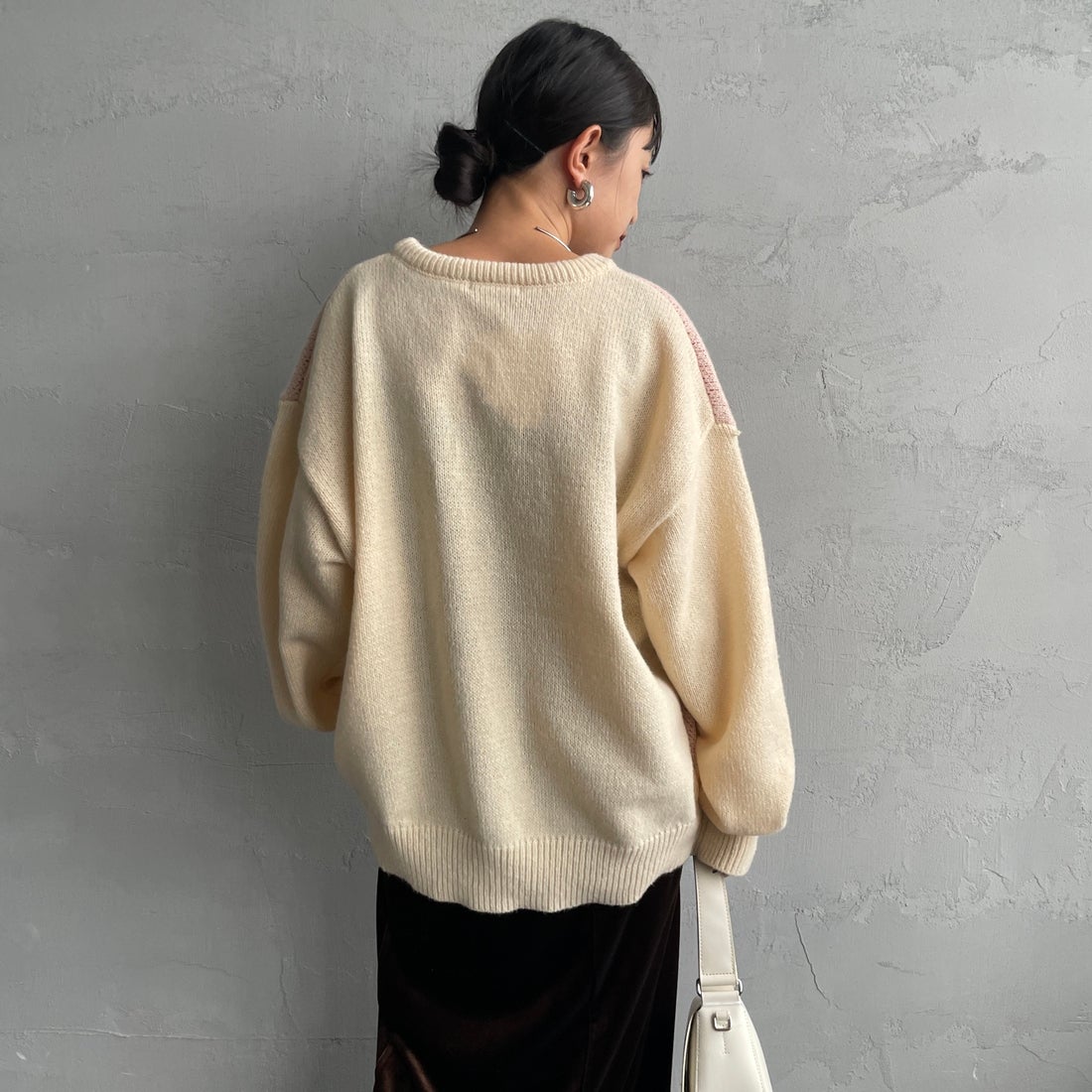 Noir Fabrik [ヌワールファブリック] アソートジャガードニットプルオーバー [NF25131043] 22 BEIGE &&モデル身長：150cm 着用サイズ：F&&