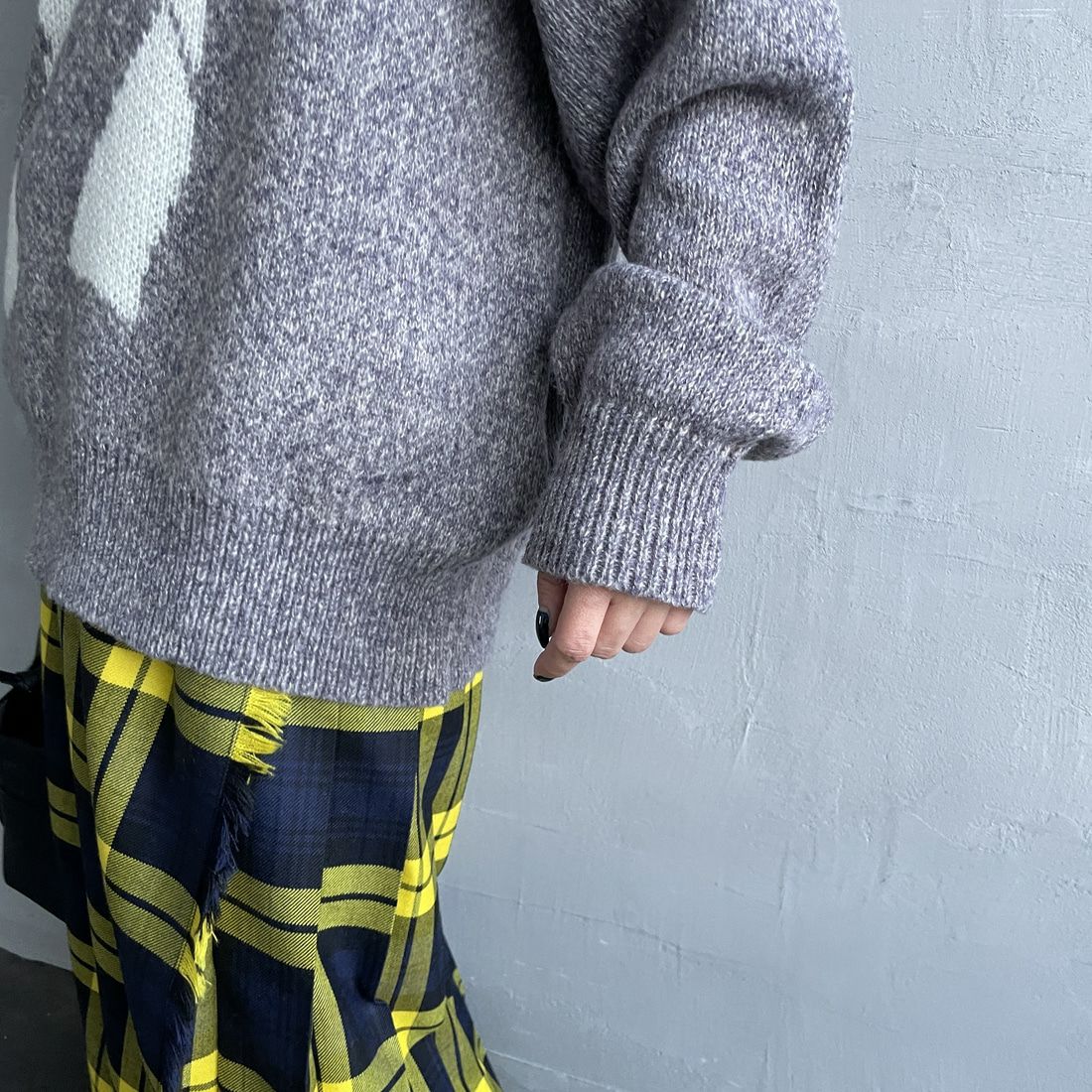 Noir Fabrik [ヌワールファブリック] アソートジャガードニットプルオーバー [NF25131043] 06 T.GRAY &&モデル身長：150cm 着用サイズ：F&&