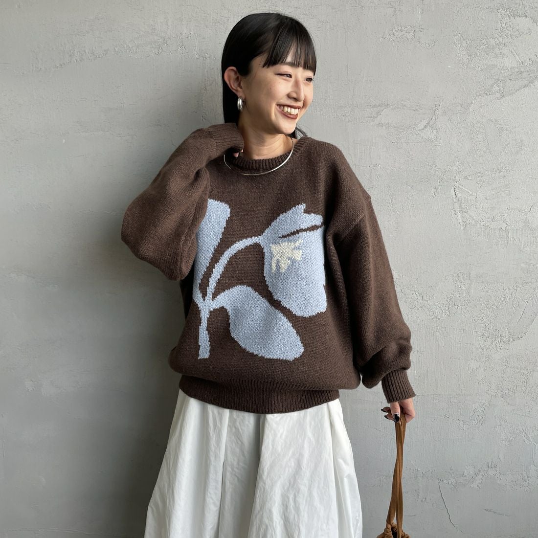 Noir Fabrik [ヌワールファブリック] アソートジャガードニットプルオーバー [NF25131043] 28 BROWN &&モデル身長：150cm 着用サイズ：F&&