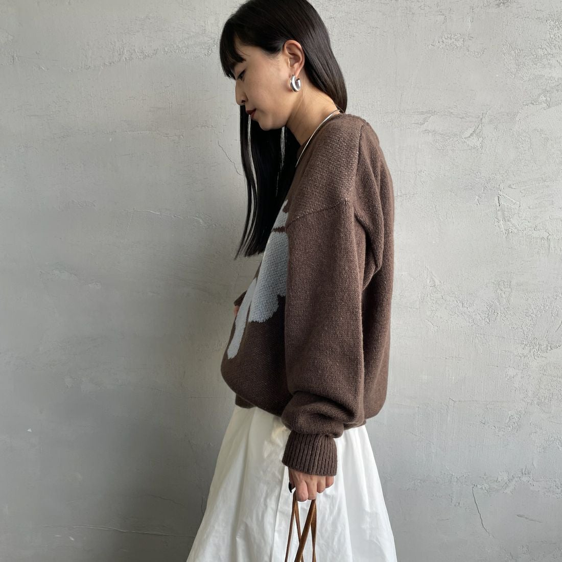 Noir Fabrik [ヌワールファブリック] アソートジャガードニットプルオーバー [NF25131043] 28 BROWN &&モデル身長：150cm 着用サイズ：F&&