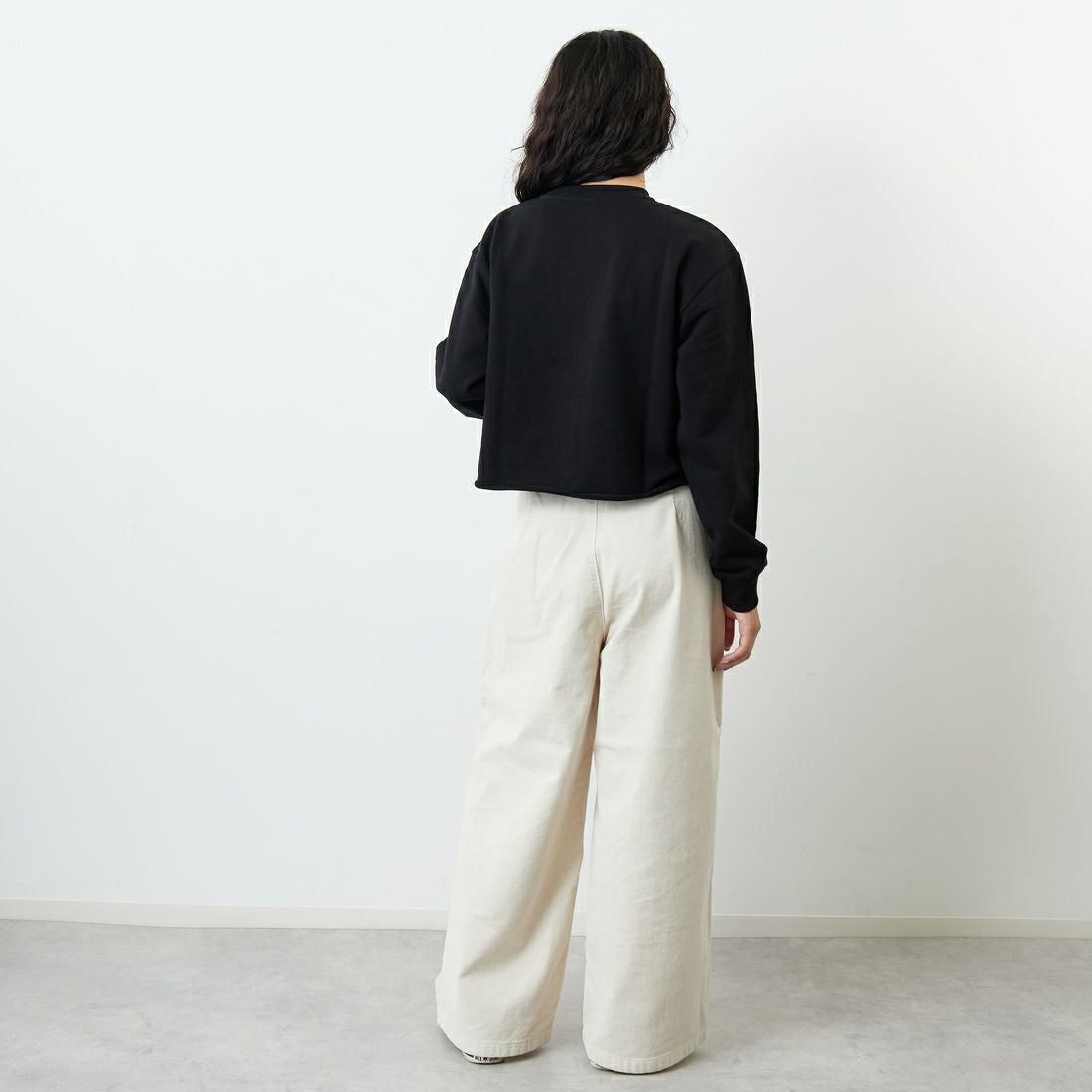 SCREEN STARS [スクリーンスターズ] 別注 アニマルカレッジ カットオフスウェット [2523-IN1-JF] BLACK &&モデル身長：162cm 着用サイズ：F&&