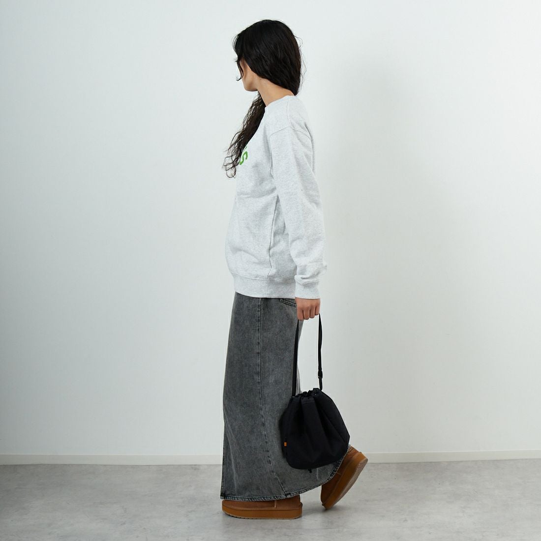 SCREEN STARS [スクリーンスターズ] 別注 アニマルプリント オーバーサイズスウェット [2523-IN2-JF] ASH &&モデル身長：162cm 着用サイズ：F&&