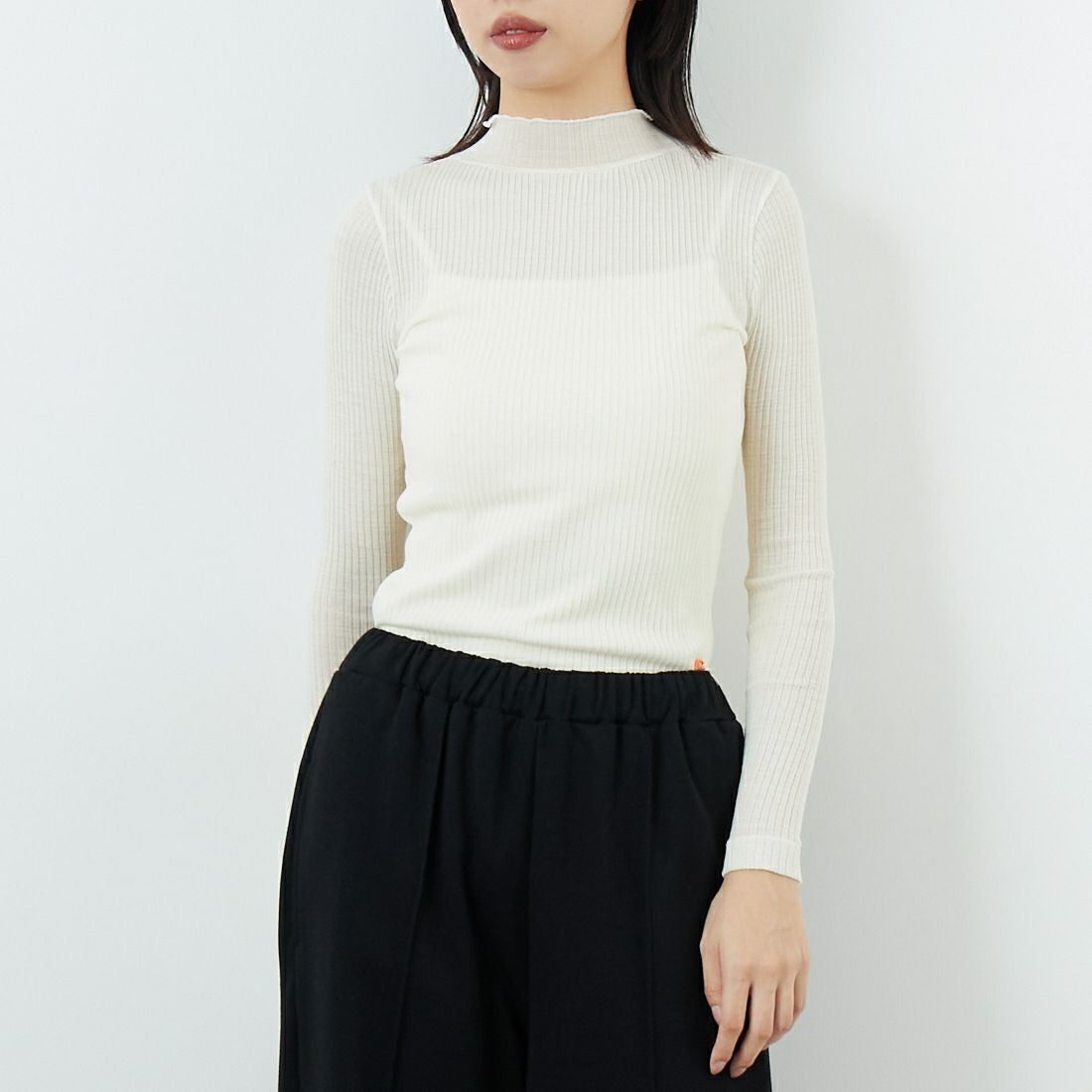 GICIPI [ジチピ] AGLIO/アーリオ ハイネックリブニットソー [2522A] PANNA &&モデル身長：162cm 着用サイズ：3&&