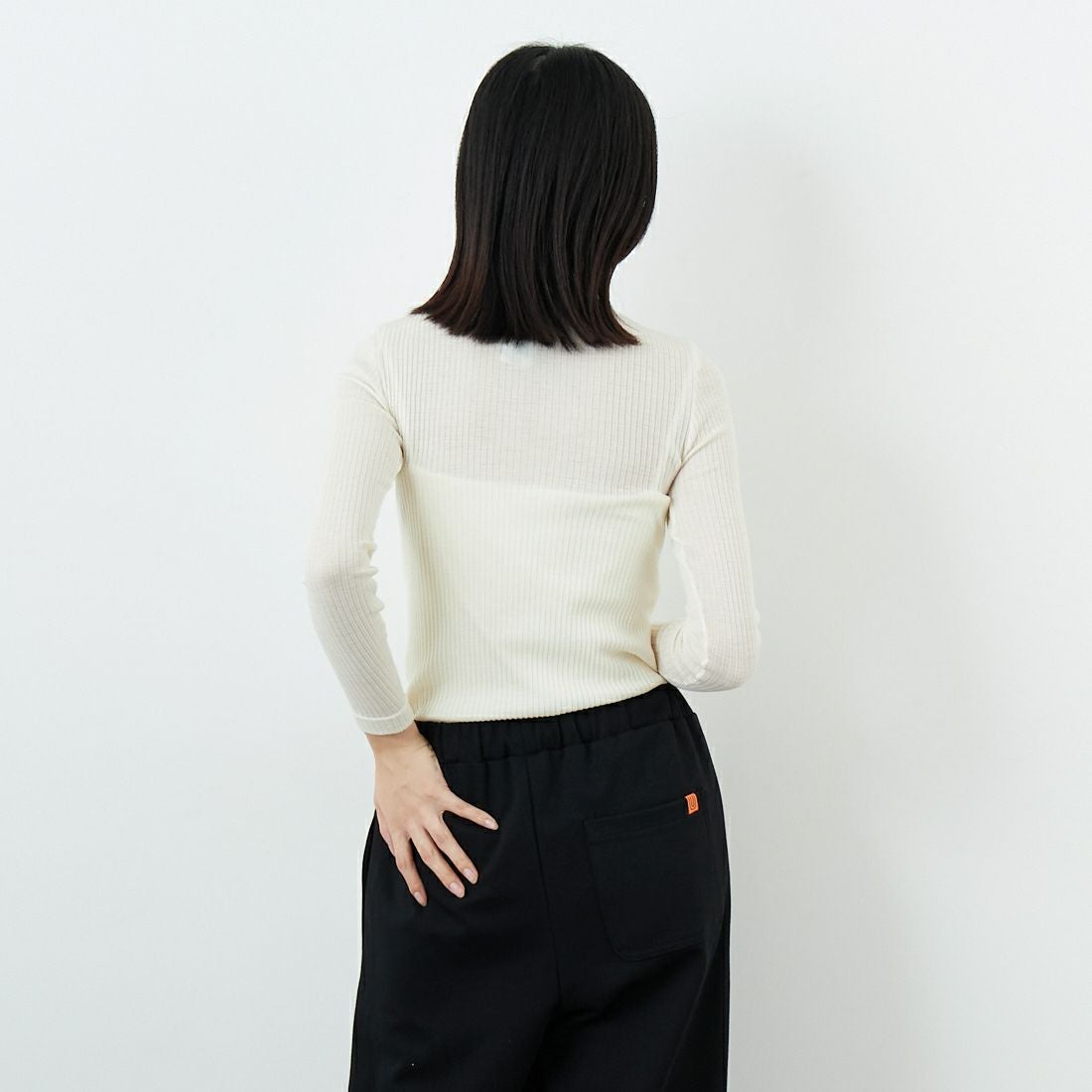 GICIPI [ジチピ] AGLIO/アーリオ ハイネックリブニットソー [2522A] PANNA &&モデル身長：162cm 着用サイズ：3&&