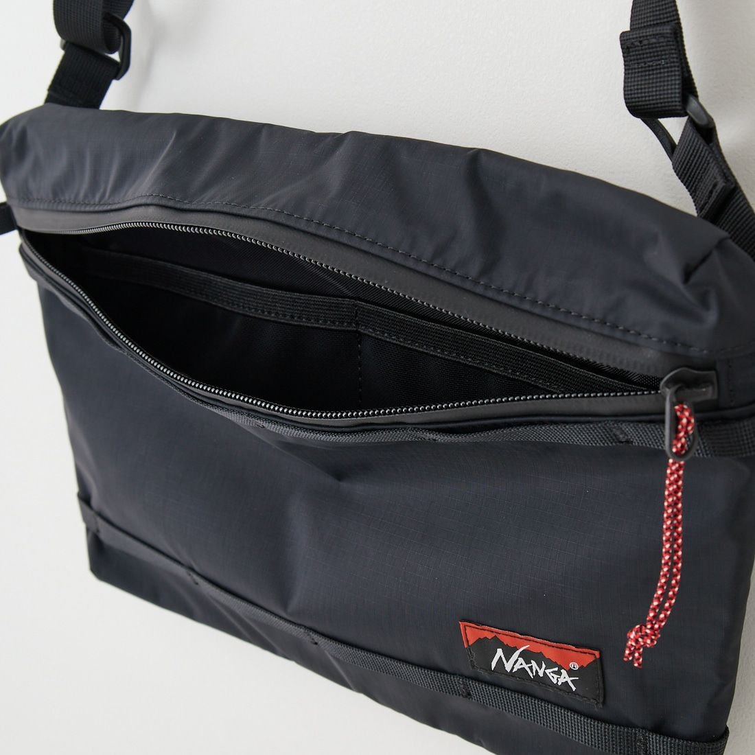 NANGA [ナンガ] オーロラテックスサコッシュ [NA2441-3A199] BLK