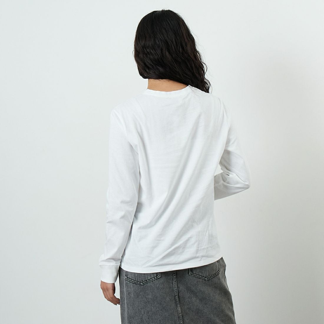 A.P.C. [アー・ペー・セー] Petite Rue Madame ロングスリーブTシャツ [PETITE-RUE-MADAME-H] 90 BLANC &&モデル身長：162cm 着用サイズ：XS&&