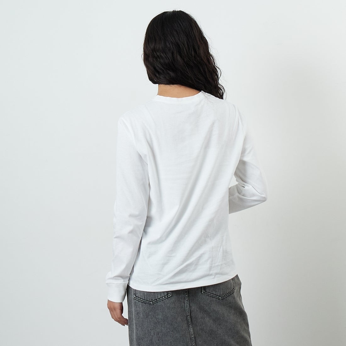 A.P.C. [アー・ペー・セー] Petite Rue Madame ロングスリーブTシャツ [PETITE-RUE-MADAME-H] 90 BLANC &&モデル身長：162cm 着用サイズ：XS&&