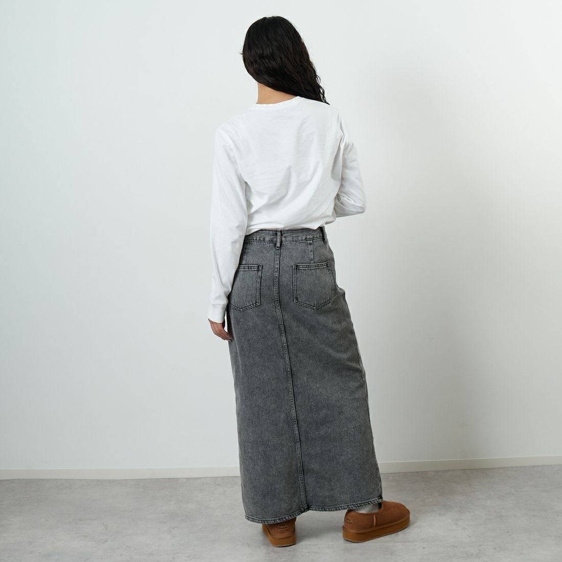 A.P.C. [アー・ペー・セー] Petite Rue Madame ロングスリーブTシャツ [PETITE-RUE-MADAME-H] 90 BLANC &&モデル身長：162cm 着用サイズ：XS&&