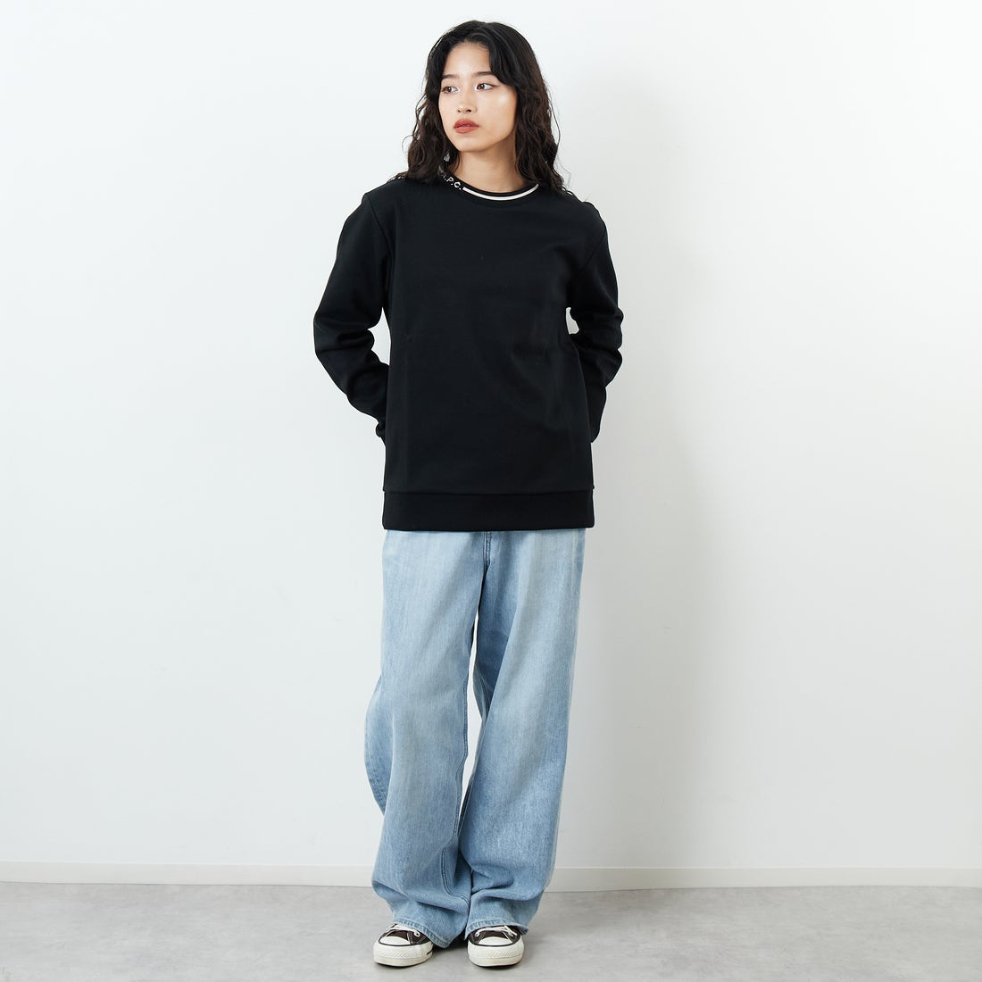 A.P.C. [アー・ペー・セー] Earl スウェットシャツ [SWEAT-EARL] 99 NOIR &&モデル身長：162cm 着用サイズ：S&&