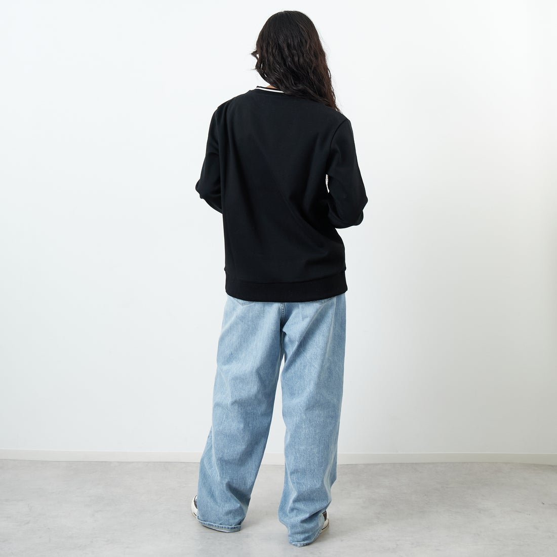 A.P.C. [アー・ペー・セー] Earl スウェットシャツ [SWEAT-EARL] 99 NOIR &&モデル身長：162cm 着用サイズ：S&&