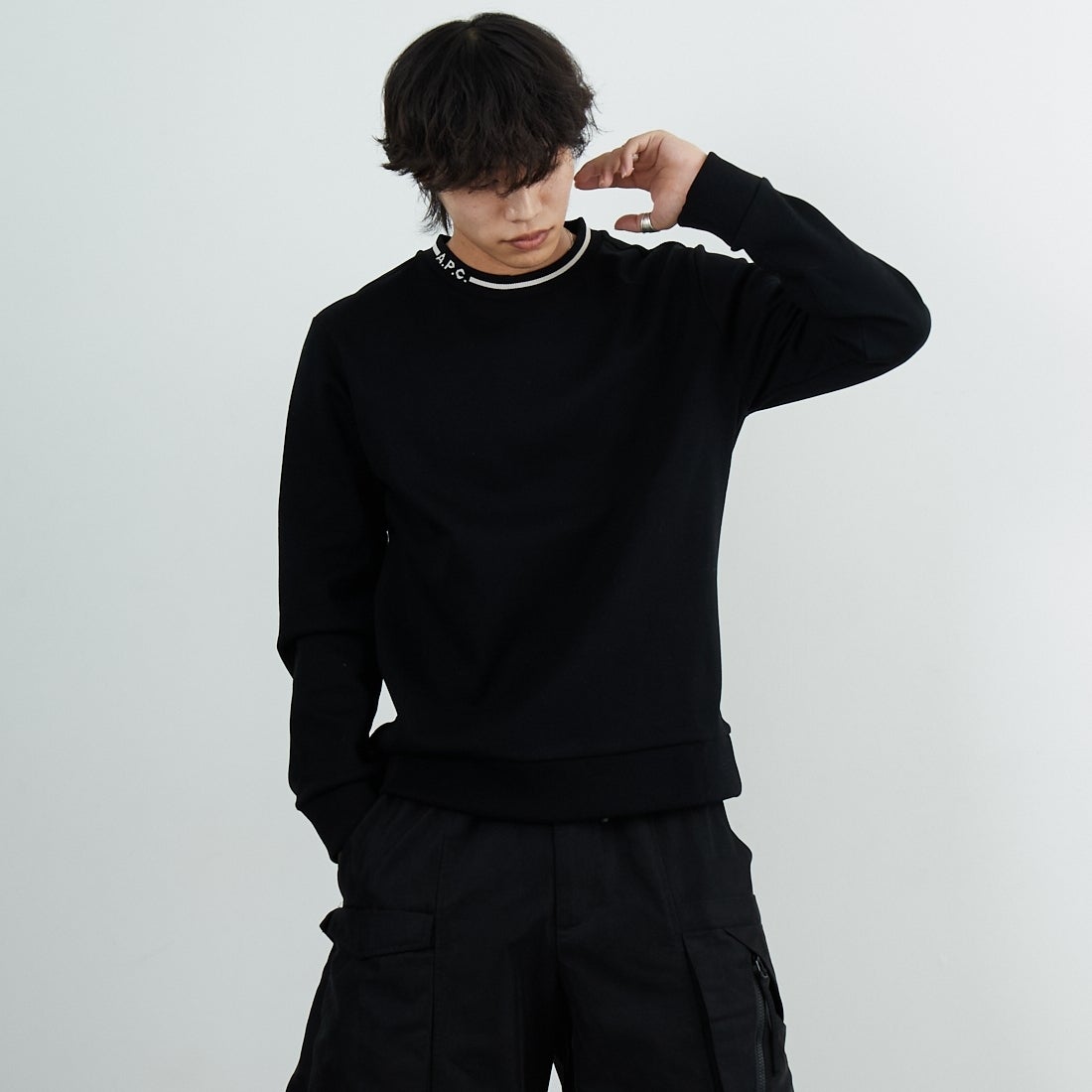 A.P.C. [アー・ペー・セー] Earl スウェットシャツ [SWEAT-EARL] 99 NOIR &&モデル身長：179cm 着用サイズ：M&&