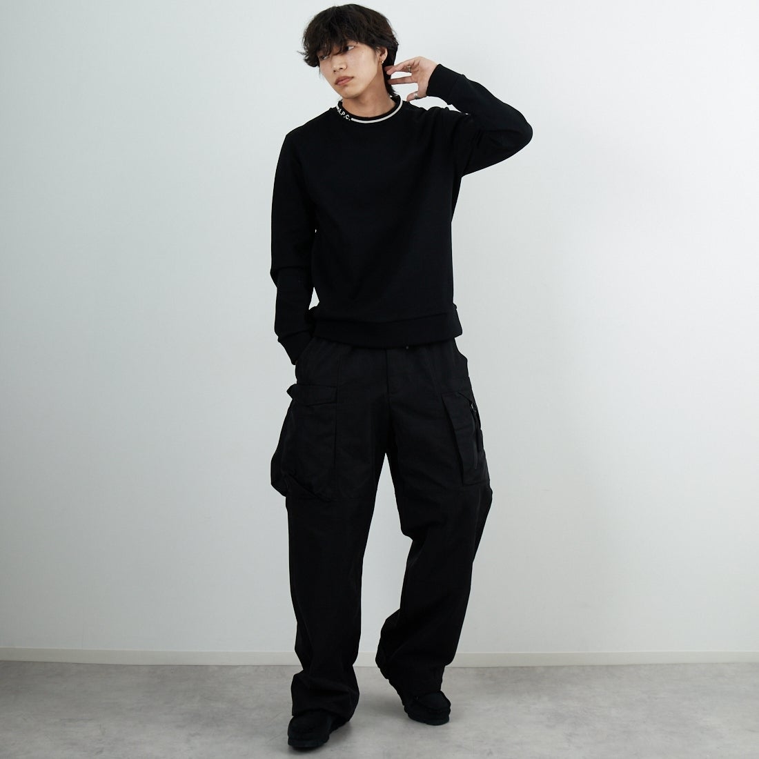 A.P.C. [アー・ペー・セー] Earl スウェットシャツ [SWEAT-EARL] 99 NOIR &&モデル身長：179cm 着用サイズ：M&&