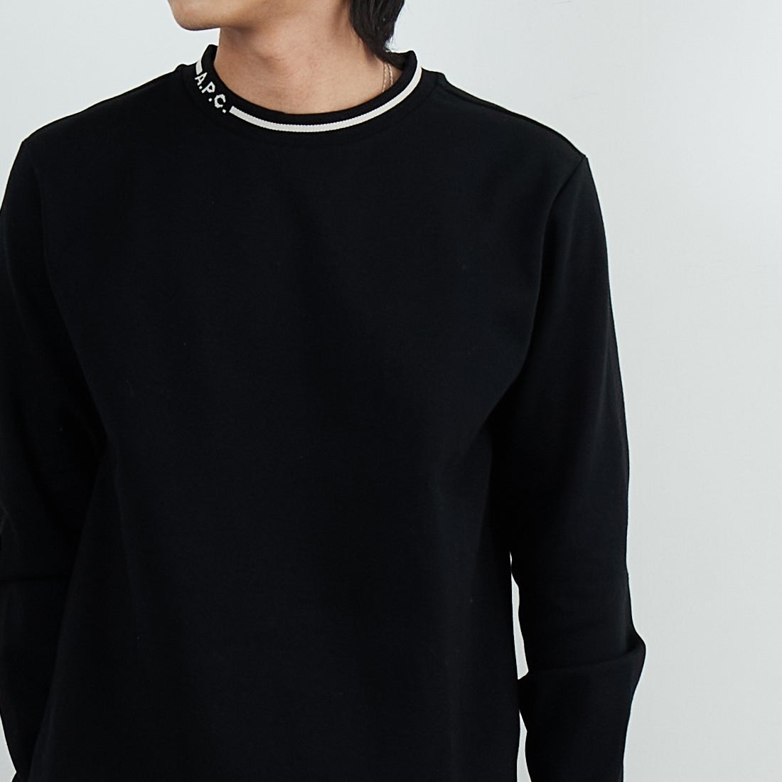 A.P.C. [アー・ペー・セー] Earl スウェットシャツ [SWEAT-EARL] 99 NOIR &&モデル身長：179cm 着用サイズ：M&&