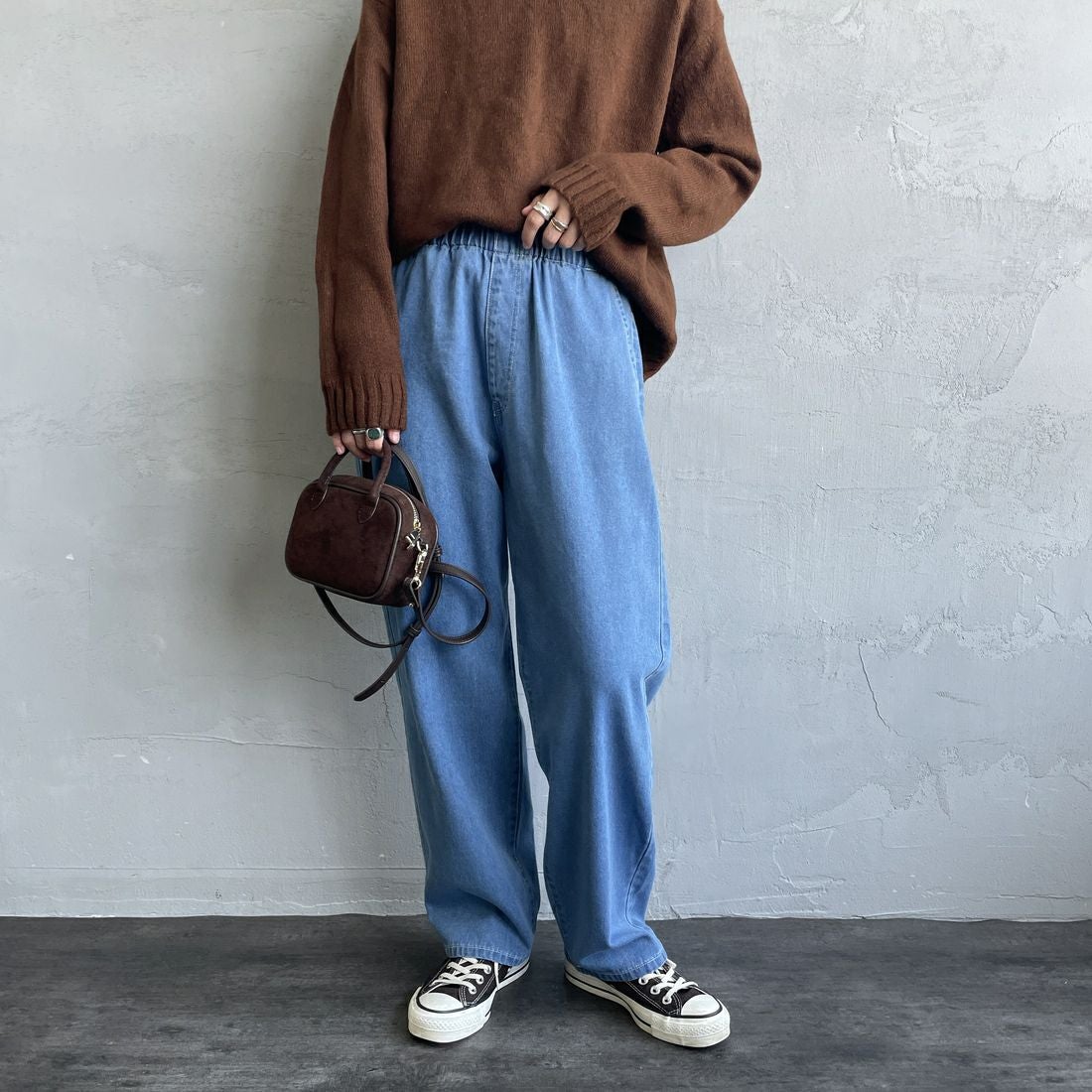 UNIVERSAL OVERALL [ユニバーサルオーバーオール] 別注 バックポケットイージーデニムパンツ [U2532600IN-JF] BLUE USED &&モデル身長：158cm 着用サイズ：S&&