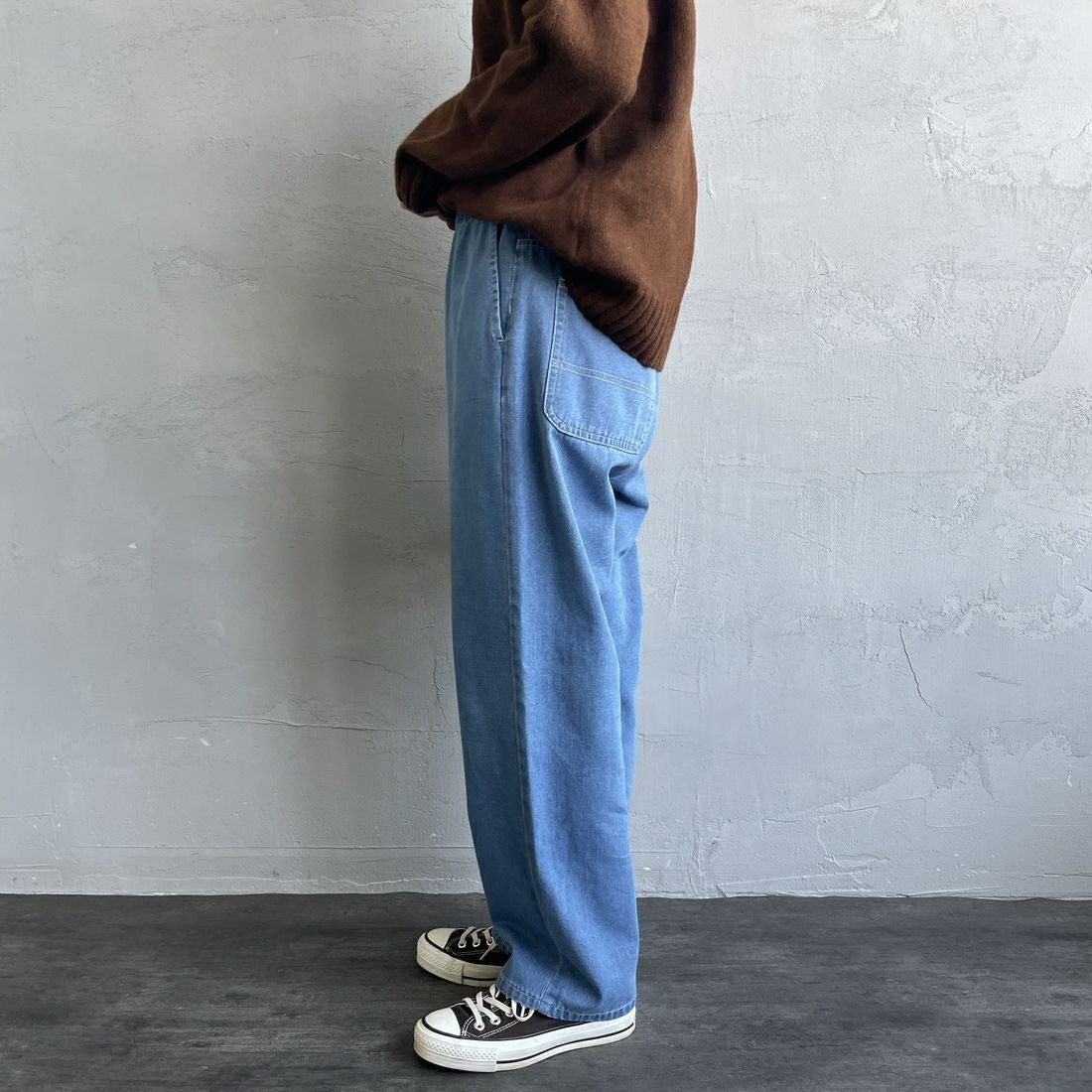 UNIVERSAL OVERALL [ユニバーサルオーバーオール] 別注 バックポケットイージーデニムパンツ [U2532600IN-JF] BLUE USED &&モデル身長：158cm 着用サイズ：S&&