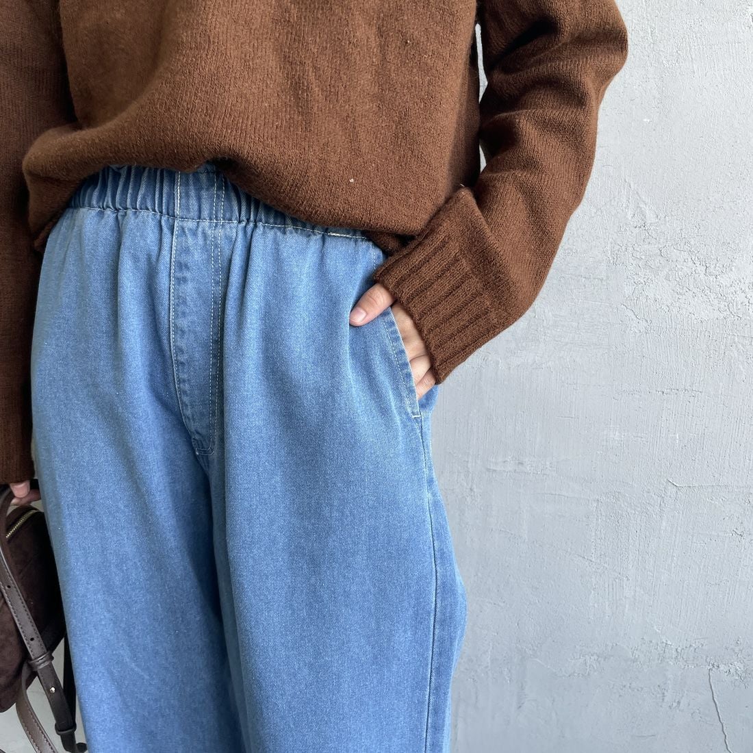 UNIVERSAL OVERALL [ユニバーサルオーバーオール] 別注 バックポケットイージーデニムパンツ [U2532600IN-JF] BLUE USED &&モデル身長：158cm 着用サイズ：S&&