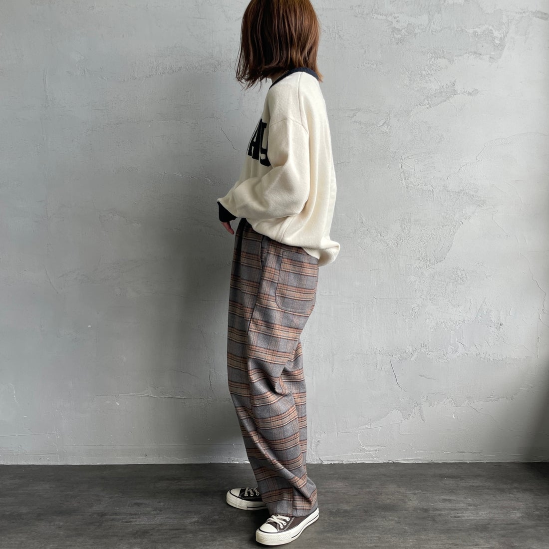 UNIVERSAL OVERALL [ユニバーサルオーバーオール] 別注 バックポケットイージーチェックパンツ [U2532600IN-A-JF] GRAY &&モデル身長：158cm 着用サイズ：S&&