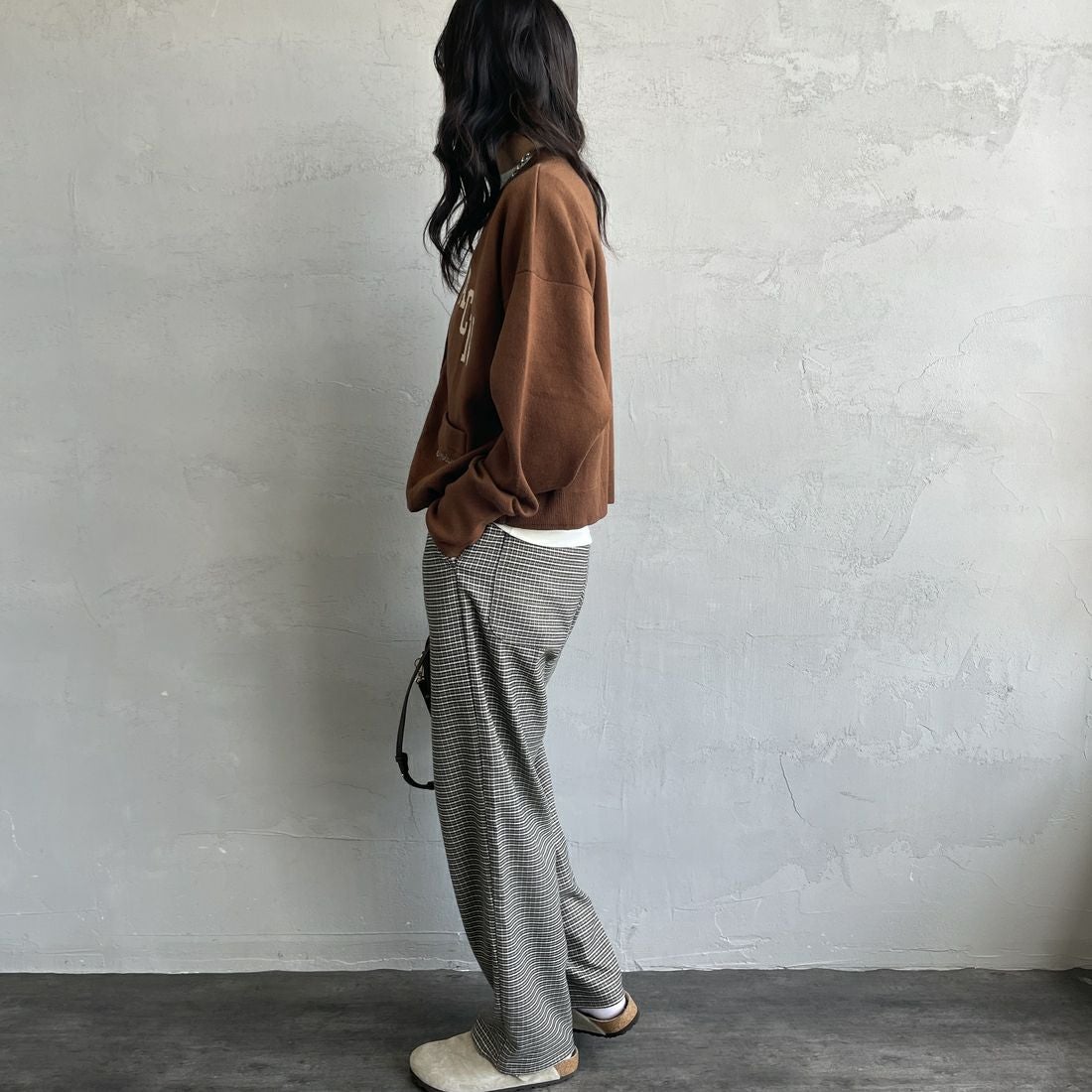 UNIVERSAL OVERALL [ユニバーサルオーバーオール] 別注 バックポケットイージーチェックパンツ [U2532600IN-A-JF] BEIGE &&モデル身長：160cm 着用サイズ：S&&