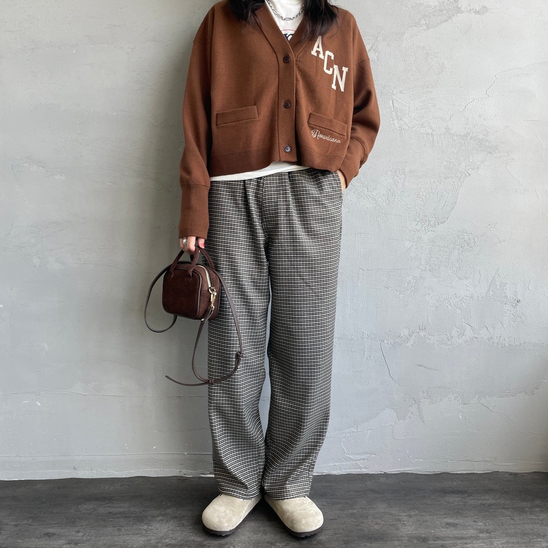 UNIVERSAL OVERALL [ユニバーサルオーバーオール] 別注 バックポケットイージーチェックパンツ [U2532600IN-A-JF] BEIGE &&モデル身長：160cm 着用サイズ：S&&