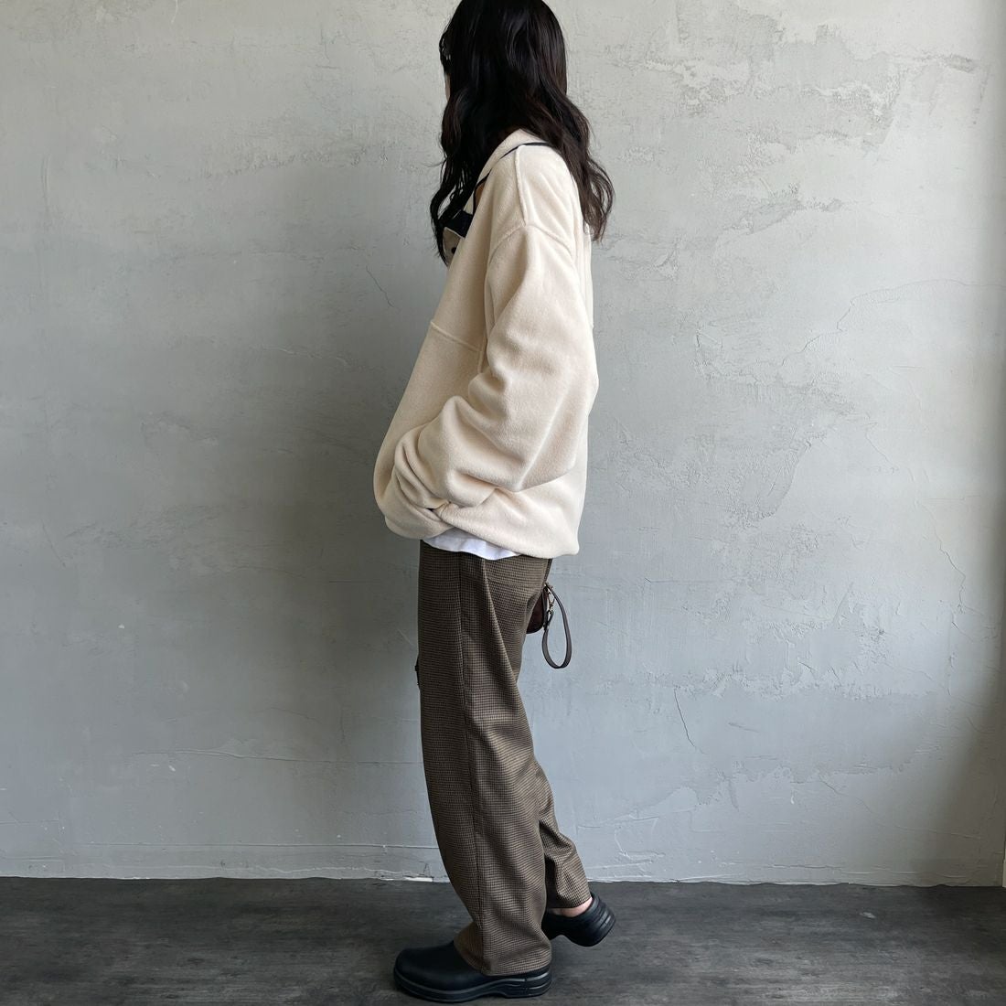 UNIVERSAL OVERALL [ユニバーサルオーバーオール] 別注 バックポケットイージーチェックパンツ [U2532600IN-A-JF] BROWN &&モデル身長：160cm 着用サイズ：S&&