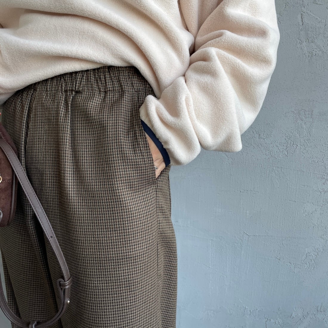 UNIVERSAL OVERALL [ユニバーサルオーバーオール] 別注 バックポケットイージーチェックパンツ [U2532600IN-A-JF] BROWN &&モデル身長：160cm 着用サイズ：S&&