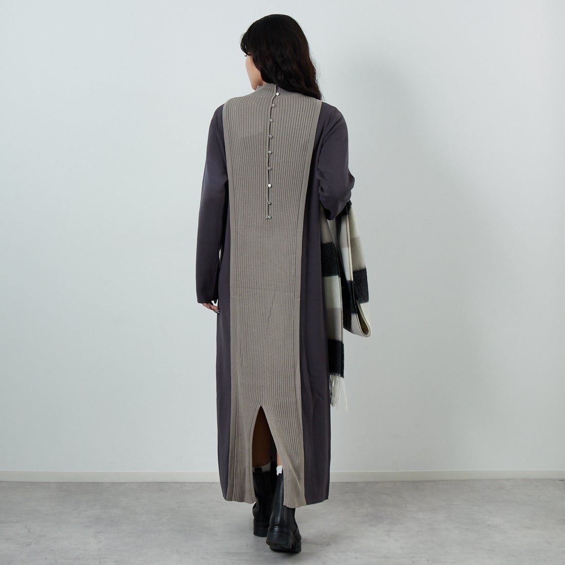 &g'aime [アンジェム] 配色ニットワンピース [986-67407]  ｸﾞﾚｰｼﾞｭ &g'aime [アンジェム] 配色ニットワンピース [986-67407]  ｸﾞﾚｰｼﾞｭ &g'aime [アンジェム] 配色ニットワンピース [986-67407] ﾁｬｺｰﾙ &&モデル身長：162cm 着用サイズ：F&&