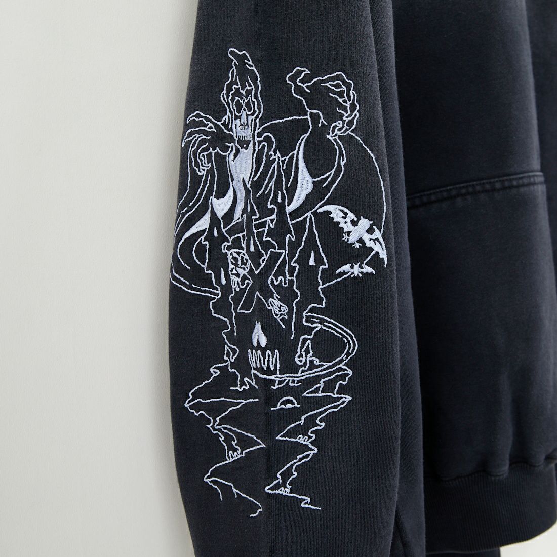 XLARGE [エクストララージ] クリーピーマンション フーデッドスウェット [101254012005] BLACK