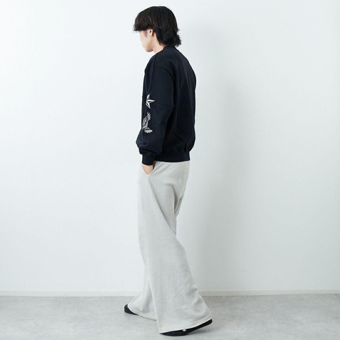 XLARGE [エクストララージ] バーシティクルーネックスウェット [101254012003] BLACK &&モデル身長：179cm 着用サイズ：L&&