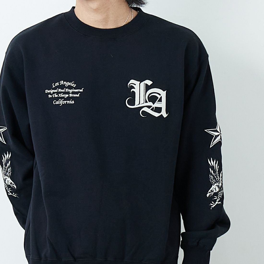 XLARGE [エクストララージ] バーシティクルーネックスウェット [101254012003] BLACK &&モデル身長：179cm 着用サイズ：L&&