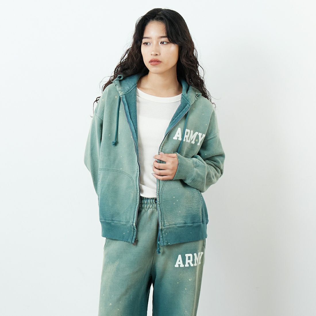 BOW WOW [バウワウ] アーミーエイジドジップフーディ [BW252-AZH] AGED GREEN &&モデル身長：162cm 着用サイズ：S&&