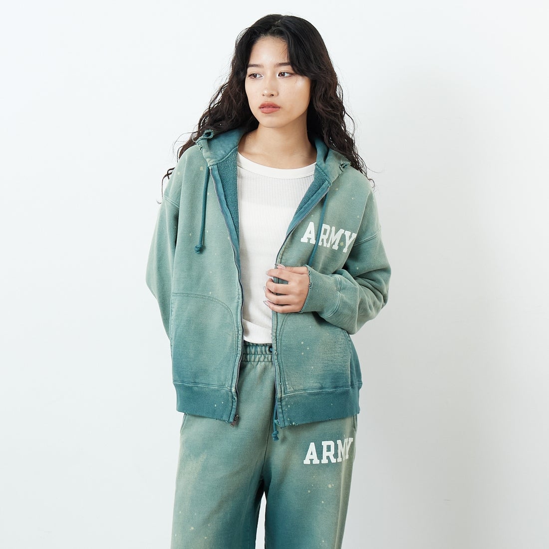 BOW WOW [バウワウ] アーミーエイジドジップフーディ [BW252-AZH] AGED GREEN &&モデル身長：162cm 着用サイズ：S&&