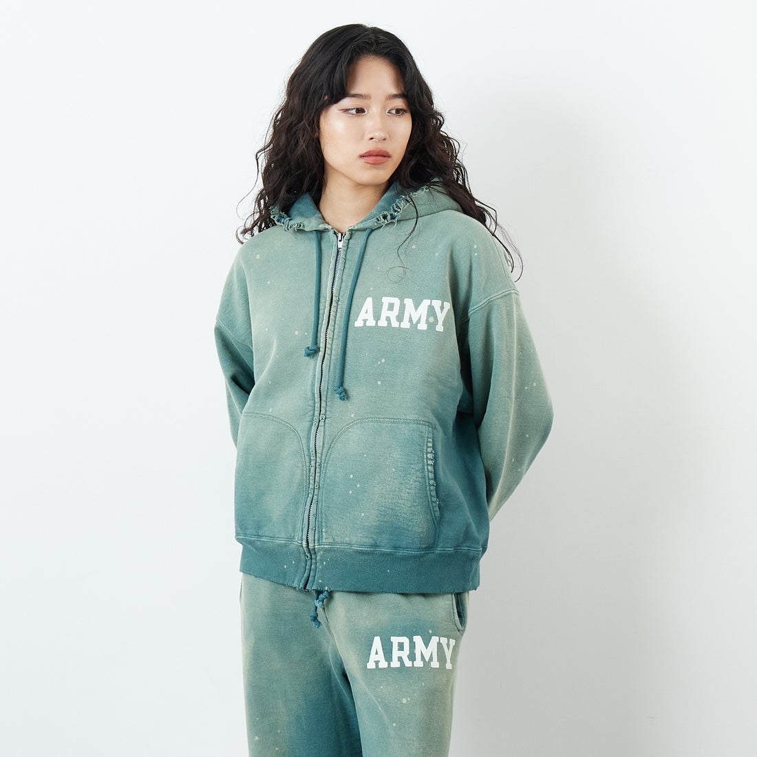 BOW WOW [バウワウ] アーミーエイジドジップフーディ [BW252-AZH] AGED GREEN &&モデル身長：162cm 着用サイズ：S&&