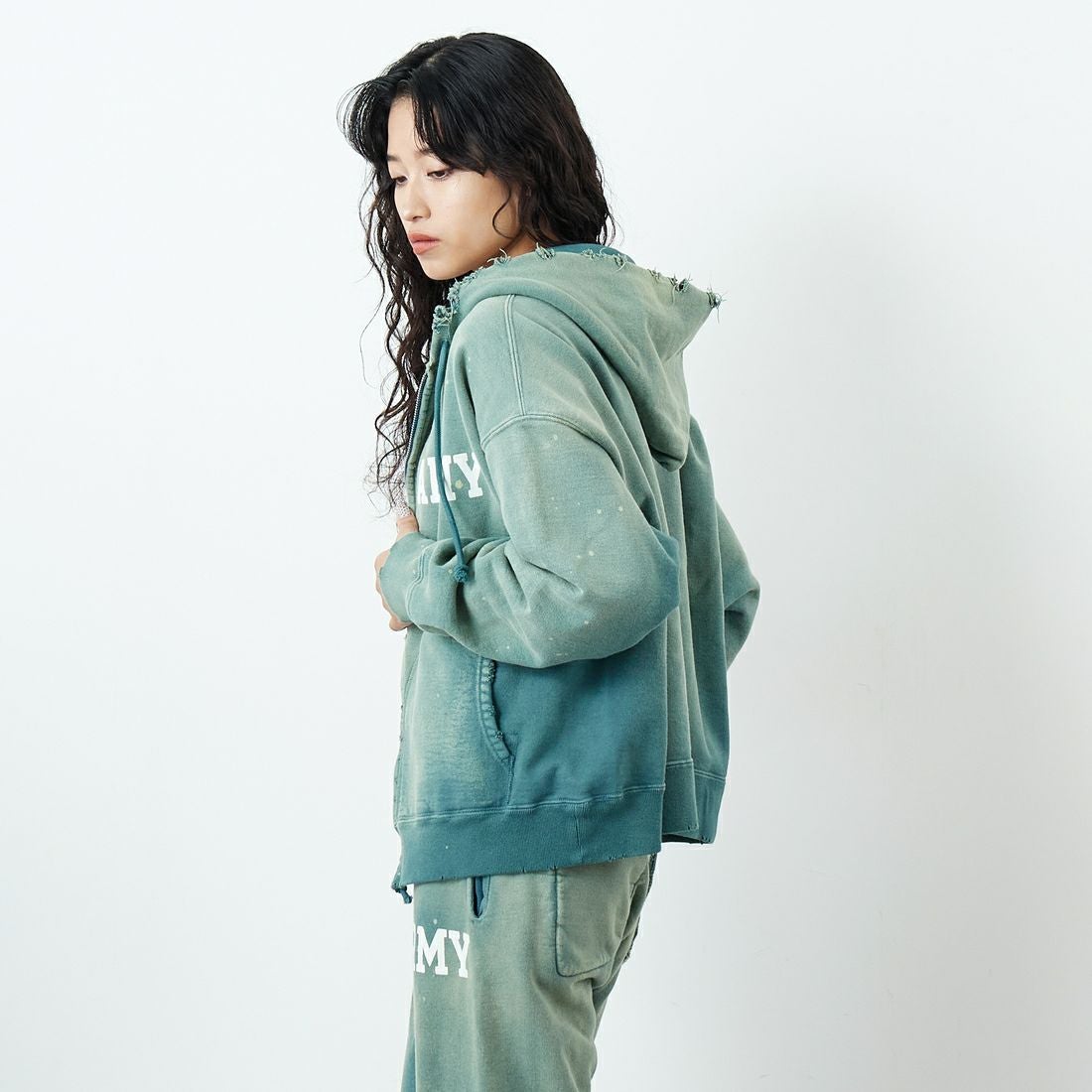 BOW WOW [バウワウ] アーミーエイジドジップフーディ [BW252-AZH] AGED GREEN &&モデル身長：162cm 着用サイズ：S&&