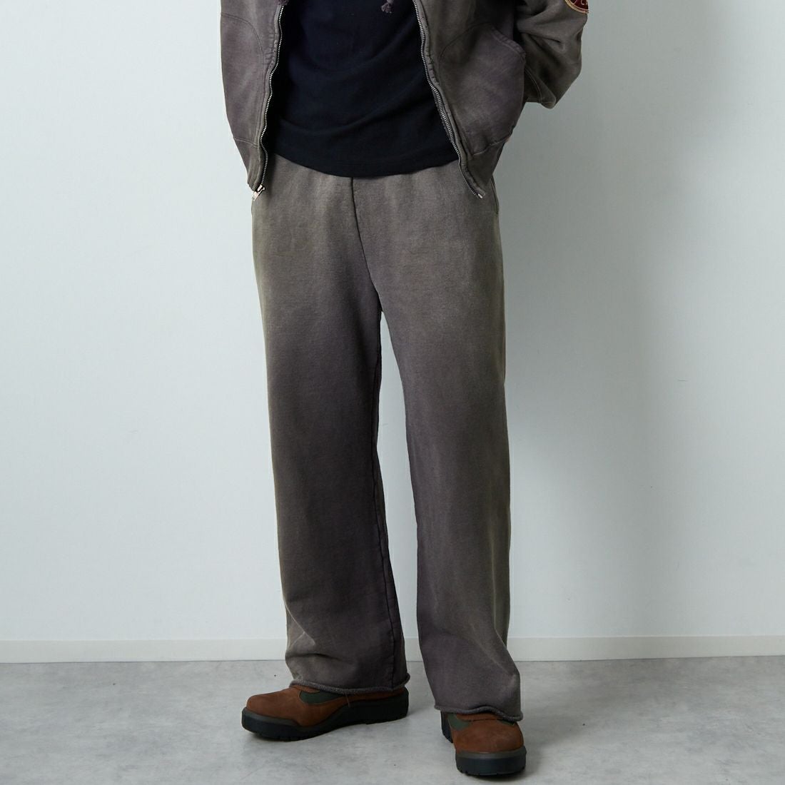 BOW WOW [バウワウ] ダーティースウェットパンツ [BW252-DSP] AGED BROWN &&モデル身長：179cm 着用サイズ：L&&