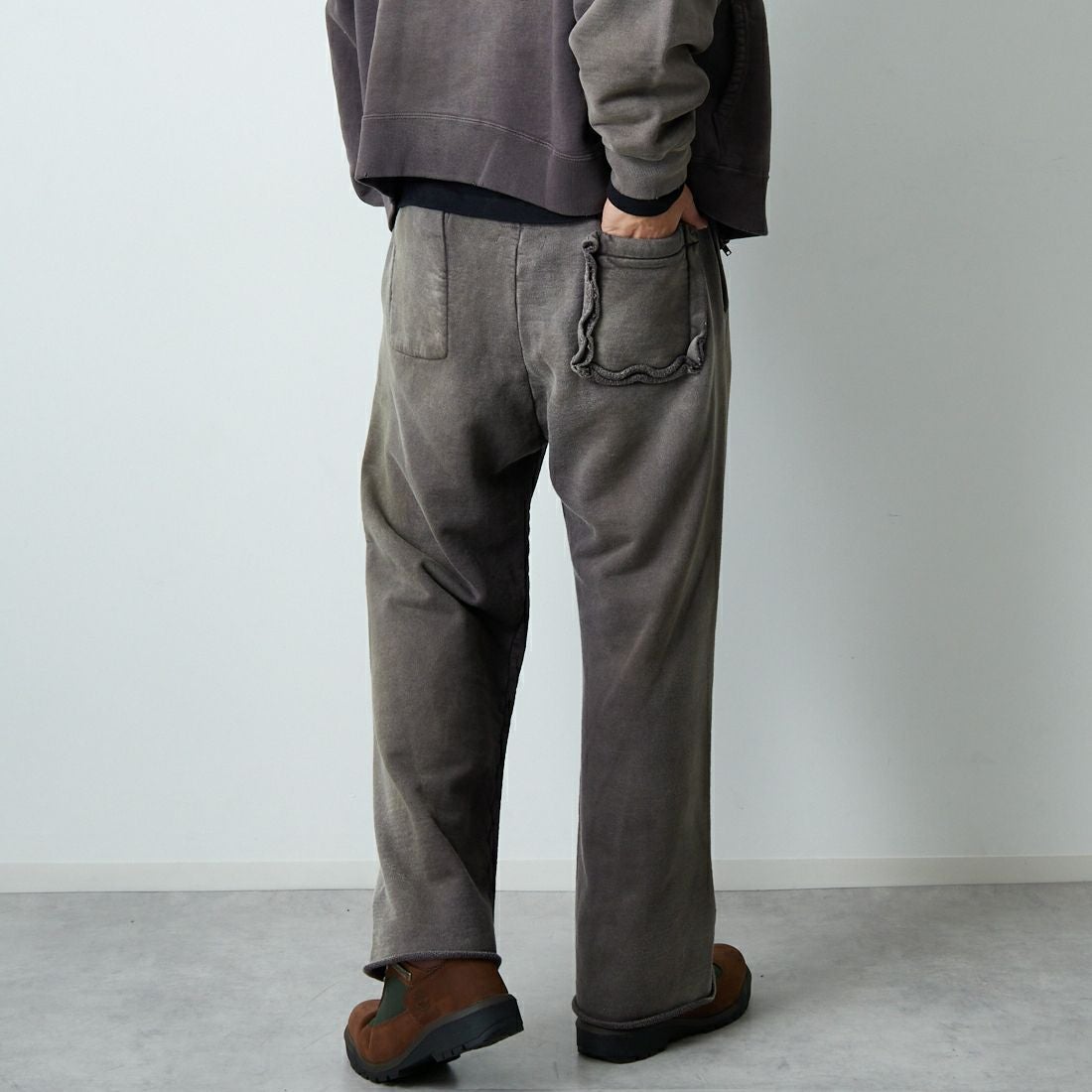 BOW WOW [バウワウ] ダーティースウェットパンツ [BW252-DSP] AGED BROWN &&モデル身長：179cm 着用サイズ：L&&