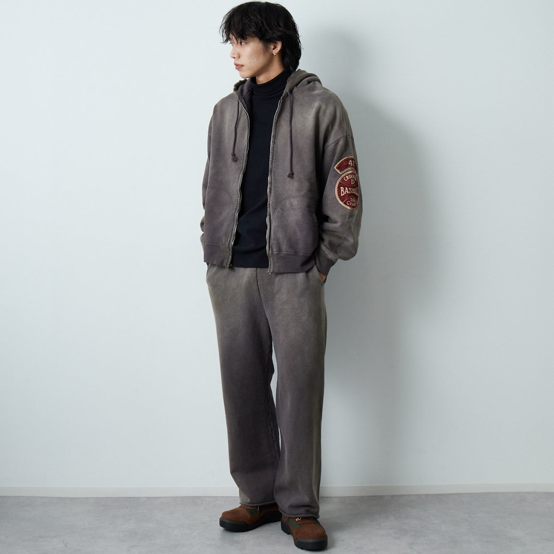 BOW WOW [バウワウ] ダーティースウェットパンツ [BW252-DSP] AGED BROWN &&モデル身長：179cm 着用サイズ：L&&